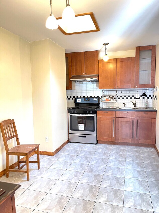 Primary Photo - 2160 Hendrickson St