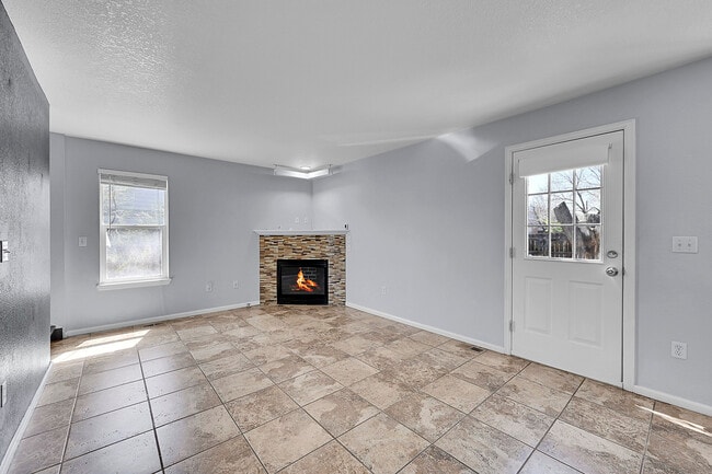Foto del edificio - 6431 Raleigh Ct