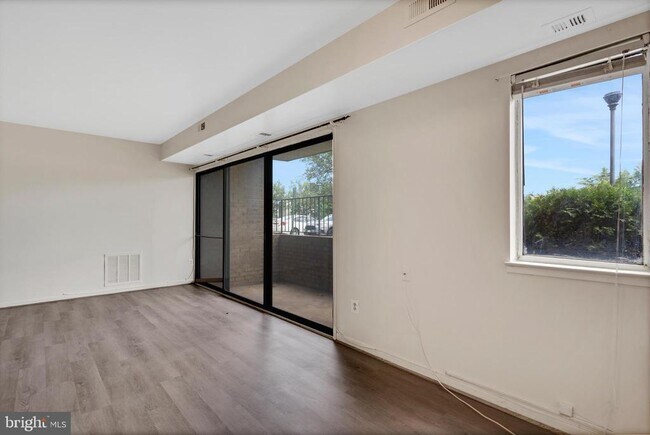 Foto del edificio - 7598 Gales Ct