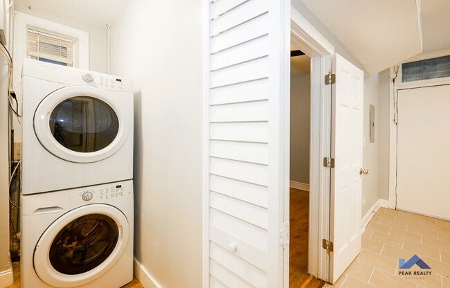 Foto del edificio - 2144 N Bell Ave