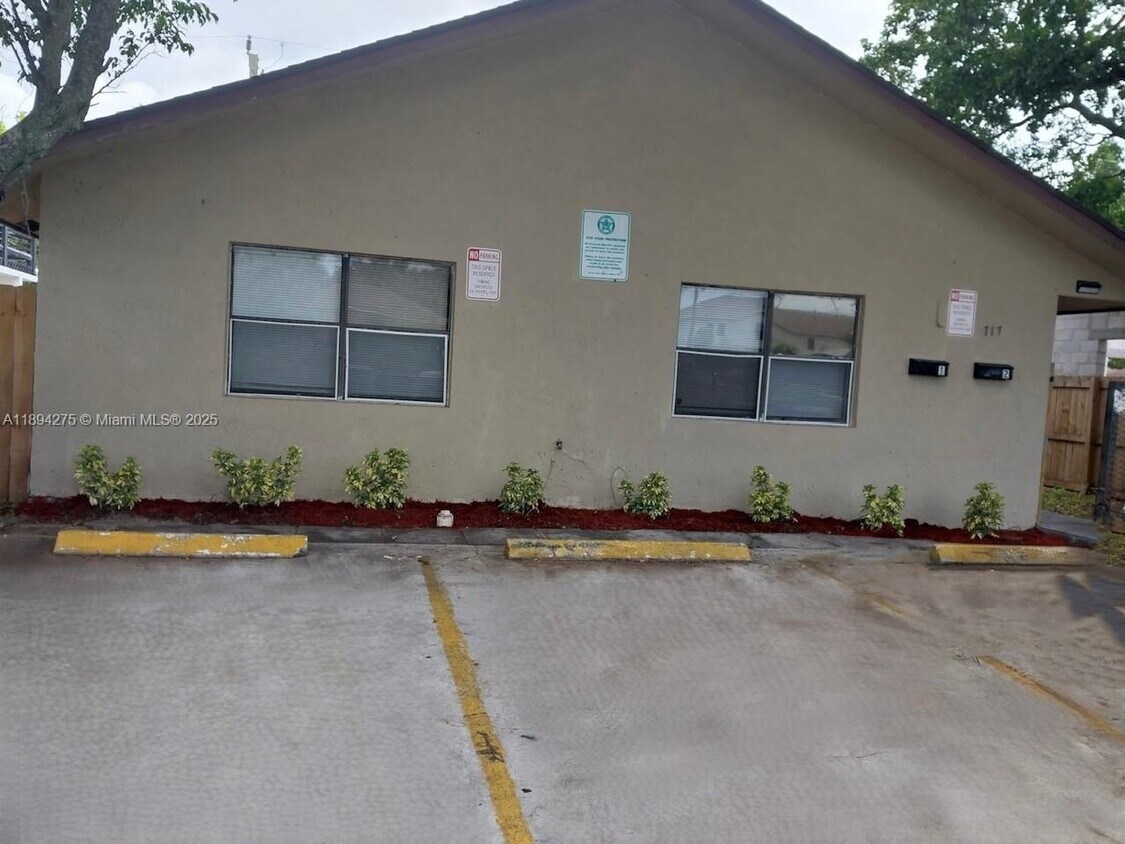 Foto principal - 717 NW 5th Ave