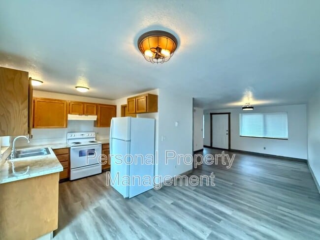 Building Photo - 3919 H St