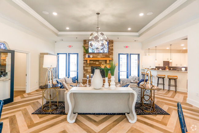 Interior Photo - The View at Paris Mountain