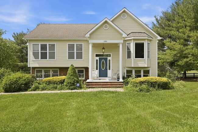 Building Photo - Experience a private retreat just beyond the city limits of Winchester where scenic beauty and re...