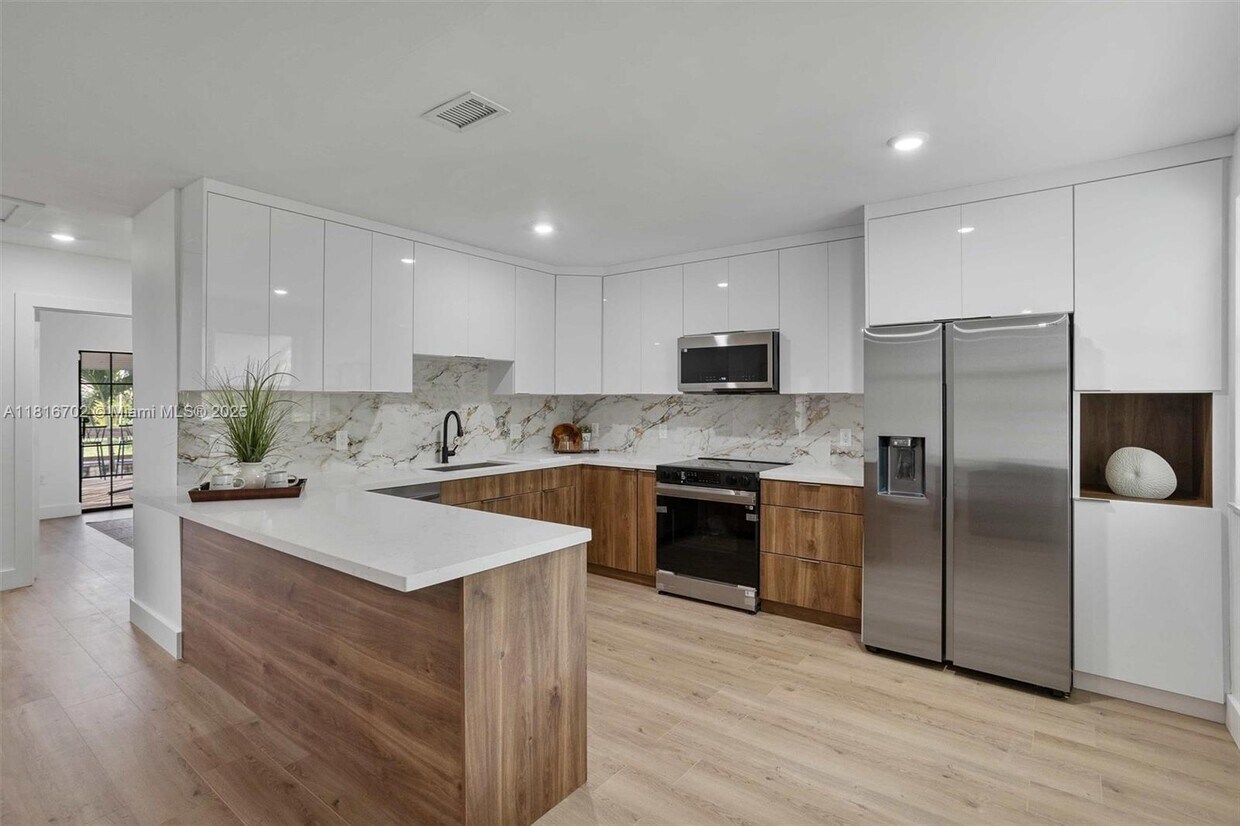 Foto principal - 5860 SW 13th St