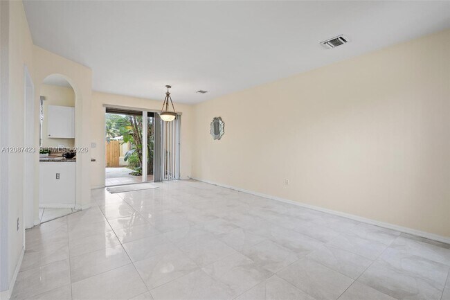 Foto del edificio - 645 E Mowry Ct
