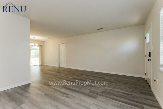 Foto del edificio - Available Now!