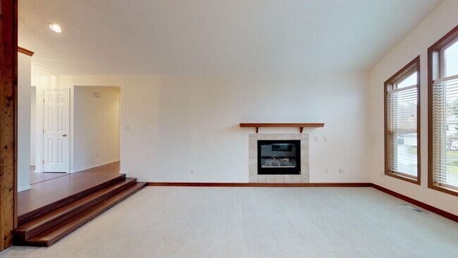 Foto del edificio - Browns Point large duplex - 2800+ sq ft,  4 bed/2.75 bath with 3 car garage - Available March 10 ...