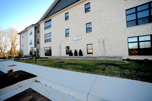 Building Photo - 1300 Stoney Ridge Blvd