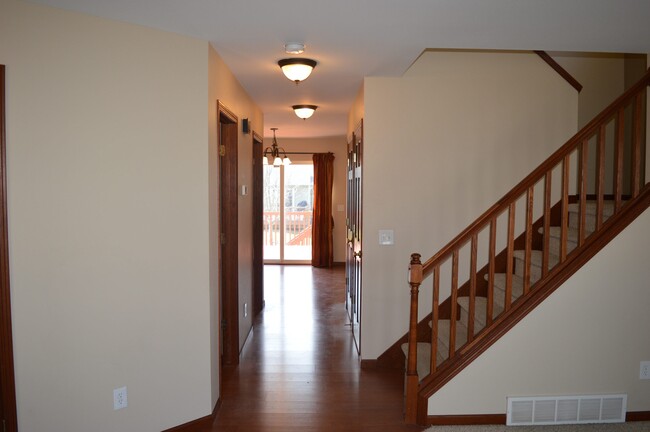 Building Photo - 9009 Ancient Oak Ln