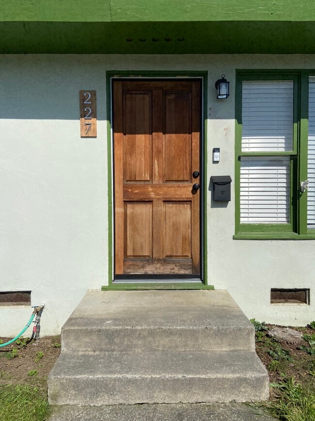 Foto del edificio - 227 Randolph Way