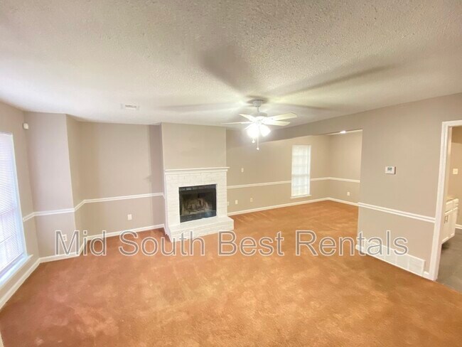 Foto del edificio - 5845 Plum Valley Dr