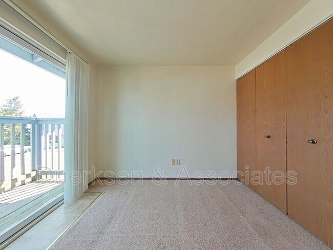 Building Photo - 2555 SW Pickford