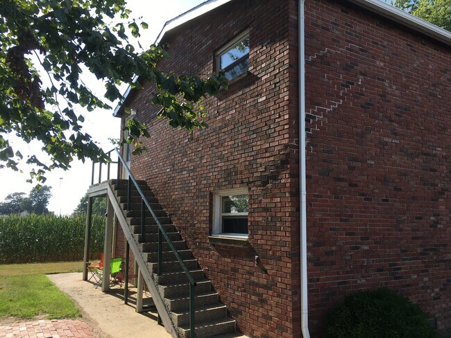 Building Photo - 305 W Monroe St