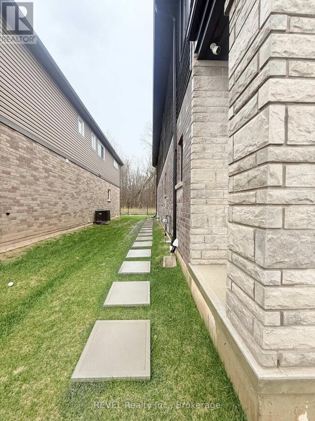 Building Photo - 19 Willson Dr