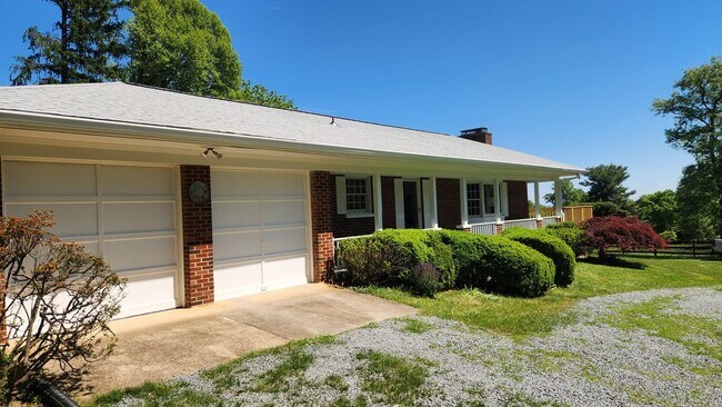 Building Photo - 39080 Foxhill Rd