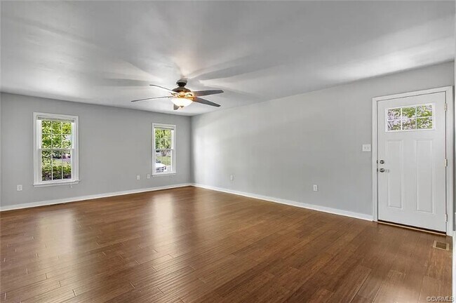 Foto del edificio - 8025 Secretariat Dr