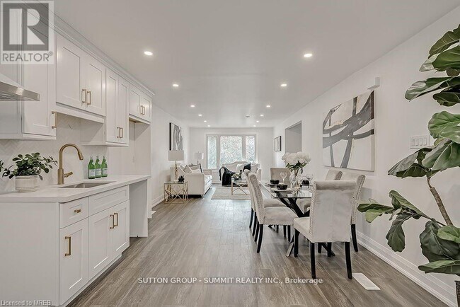 Building Photo - 16 Upper Canada Dr
