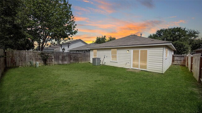 Foto del edificio - 22807 Sherioaks Ln