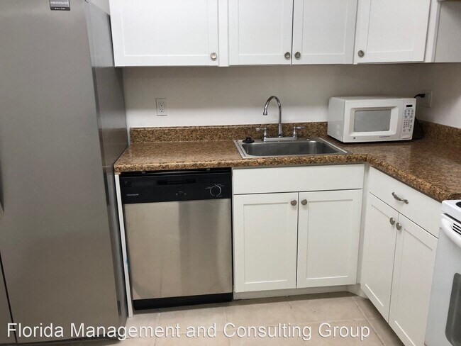 Foto del edificio - 1 br, 1.5 bath House - 4374 NW 9 Ave # 18-2C