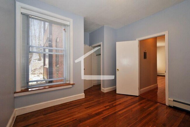Building Photo - Washington Square Area. Fully Renovated. P...