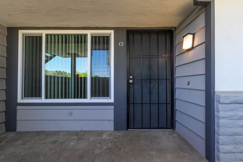 Primary Photo - 1050 Meadow Lake Dr