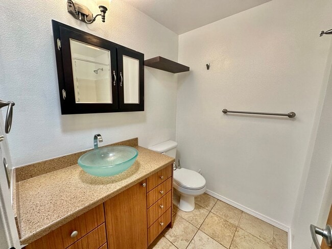 Building Photo - New partially furnished 2 bedroom / 2 bath...