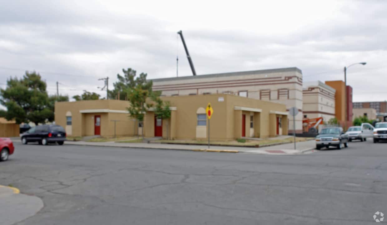 Primary Photo - 700 Father Rahm Ave
