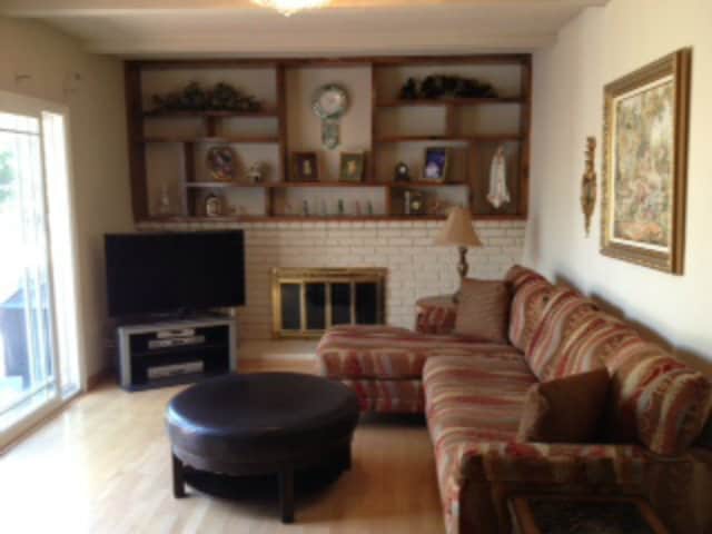 Building Photo - 3633 Rowley Dr