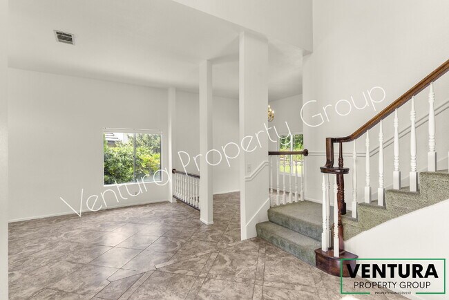 Foto del edificio - Spacious 4-Bed, 3-Bath Gem in Camarillo Heights