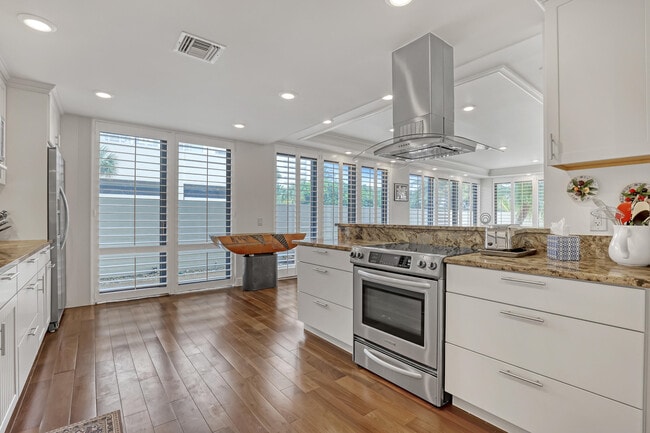 Foto del edificio - 3400 N Ocean Dr