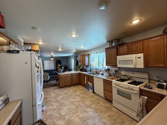 Building Photo - 18210 Pin Oak Ct