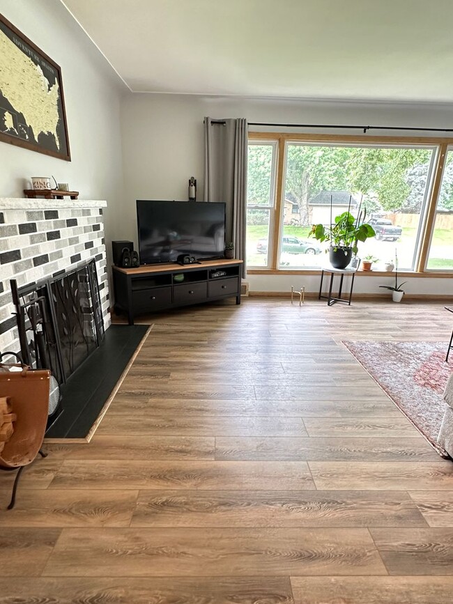 Foto del edificio - Golden Valley Single Family Home, 2 Car Ga...