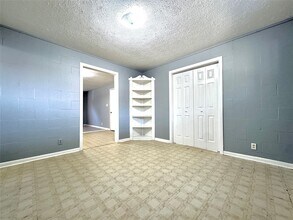 Building Photo - 425 E Park Dr