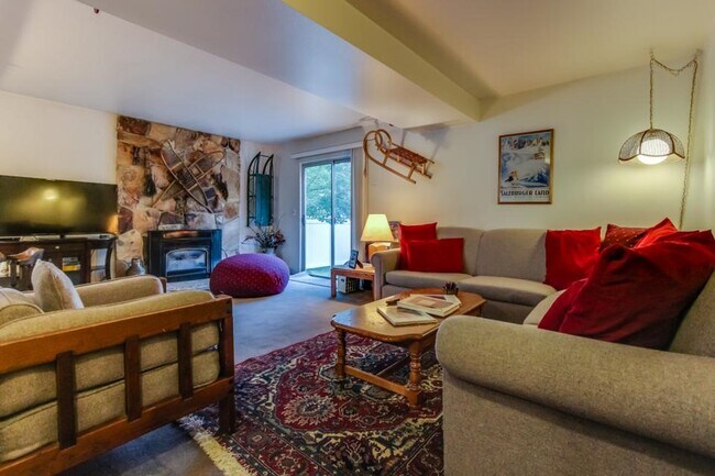 Foto del edificio - 3300 East Fort Union Blvd