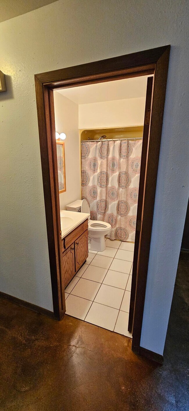 Foto del edificio - 729 Halbert St