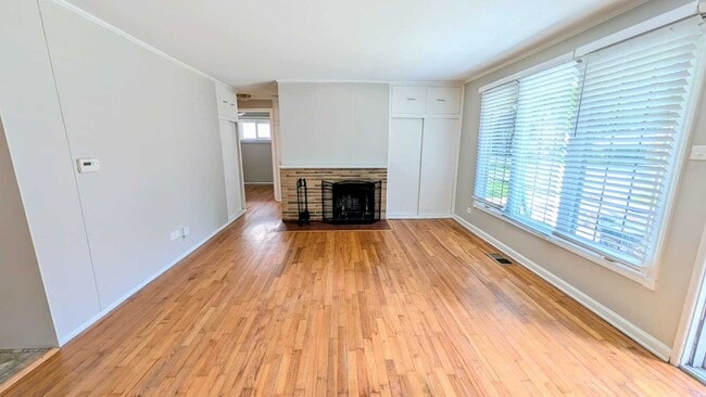 Building Photo - 110 N Knollwood Dr