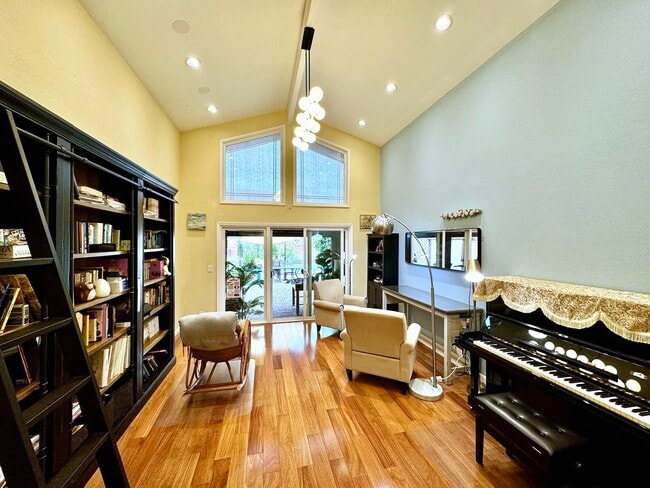 Foto del edificio - 7079 Martwood Way