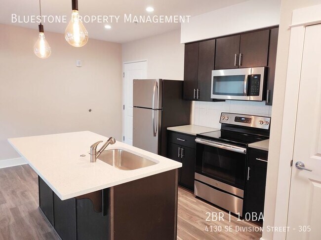 Foto del edificio - Two Bedroom Available Now!