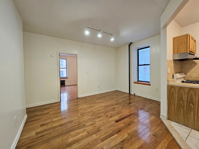 Building Photo - 610 W 150th St