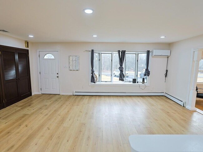 Building Photo - 1037 Ridgebury Rd