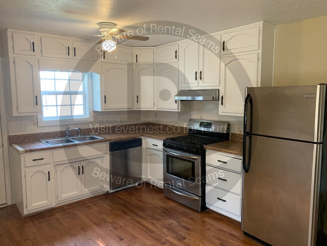 Foto del edificio - 4012 St John Ln NW