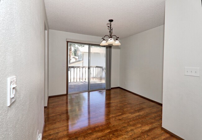 Building Photo - Charming Fairwood / Renton Home