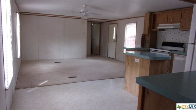Building Photo - 210 Moss Oaks Dr