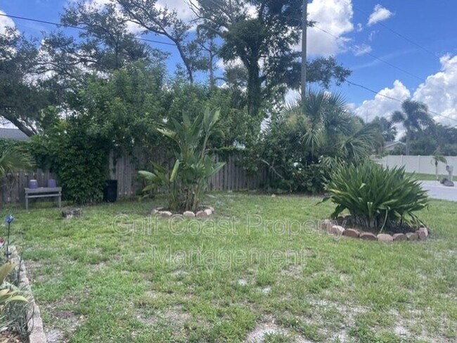 Building Photo - 2229 Montclair Dr
