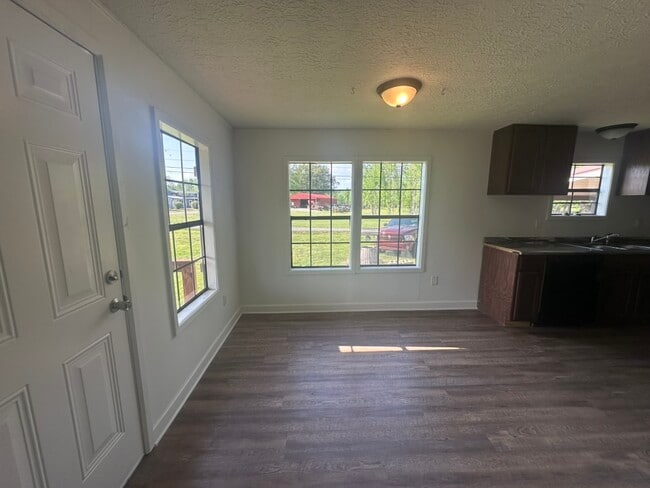 Building Photo - 1117 W Main St