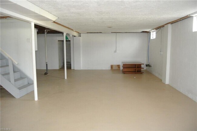 Building Photo - 1509 Hyde Park Ave