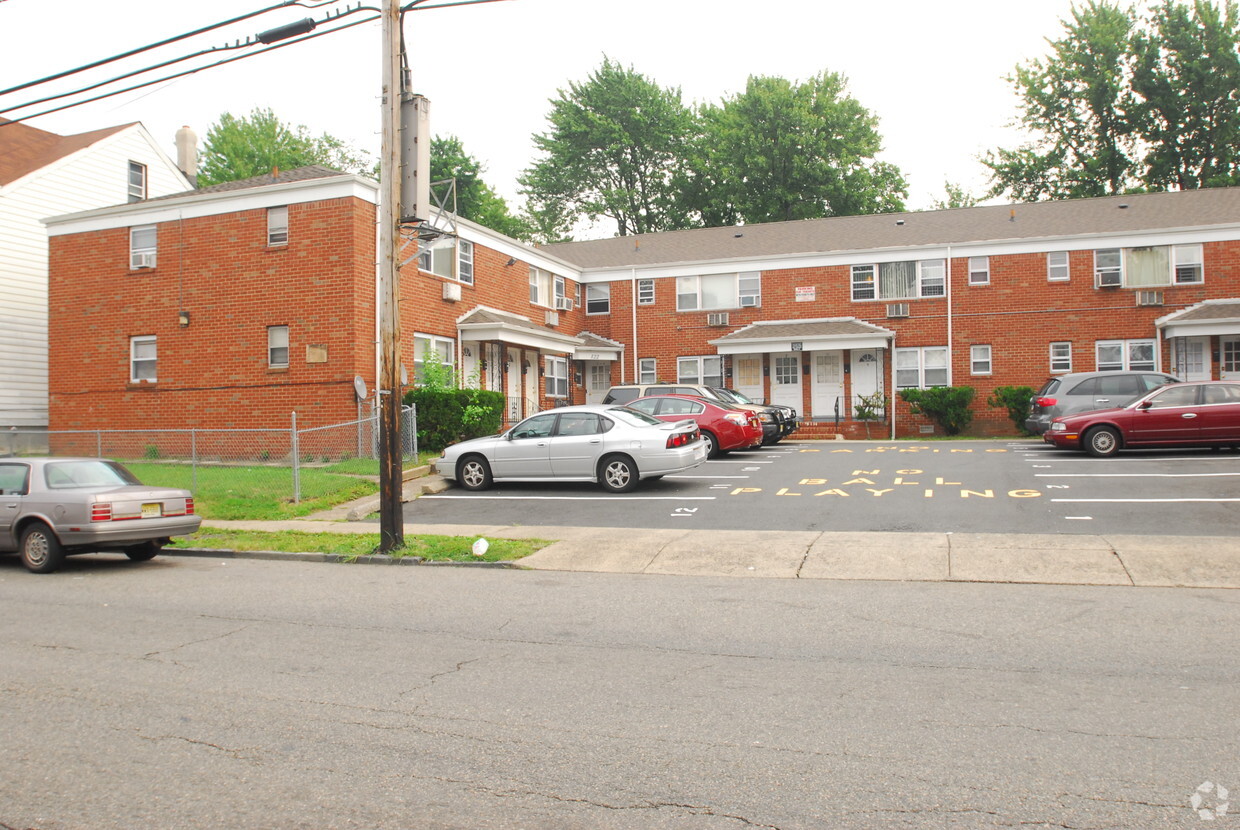 Building Photo - 122-132 N 7th St