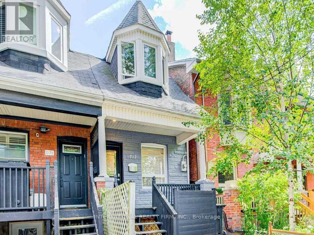 Primary Photo - 717 Palmerston Ave