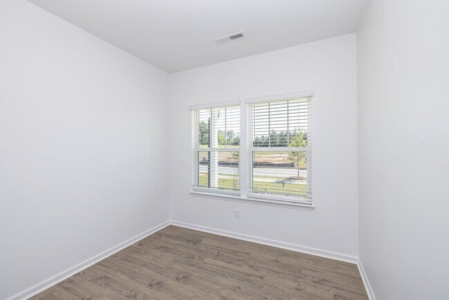 Building Photo - BEAUTIFUL 4 Bedroom Home - Stonebridge Fai...